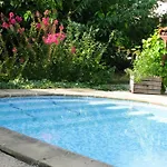 1 Bed - Sleeps 2 - Pool - Parking - Wifi Nyaraló