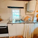 1 Bed - Sleeps 2 - Pool - Parking - Wifi *