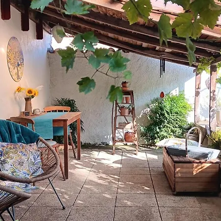 Mulberry 1 Bed Sleeps 2 Pool & Garden *