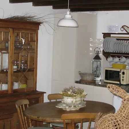 Mulberry 1 Bed Sleeps 2 Pool & Garden Дом отдыха *