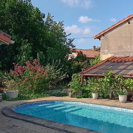 Mulberry 1 Bed Sleeps 2 Pool & Garden Дом отдыха *