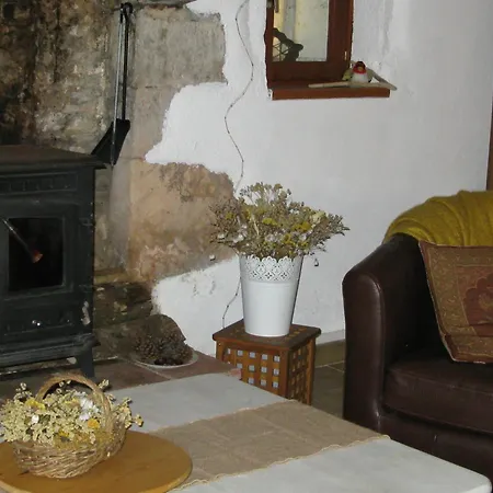 Дом отдыха Mulberry 1 Bed Sleeps 2 Pool & Garden