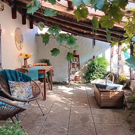1 Bed - Sleeps 2 - Pool - Parking - Wifi Holiday home