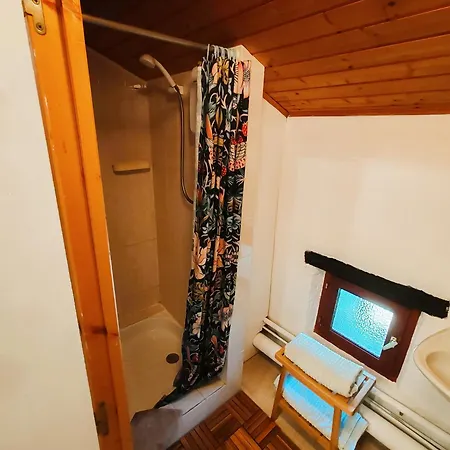 1 Bed - Sleeps 2 - Pool - Parking - Wifi בית נופש *