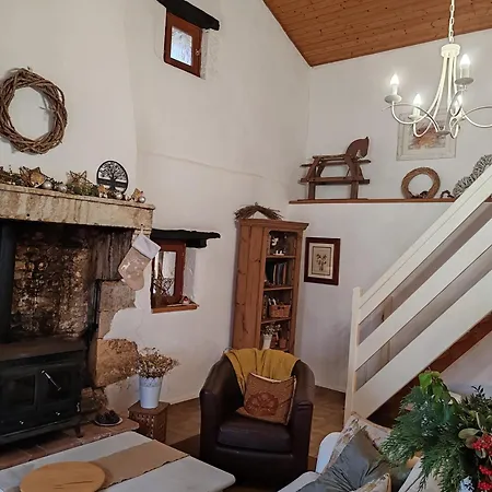 1 Bed - Sleeps 2 - Pool - Parking - Wifi