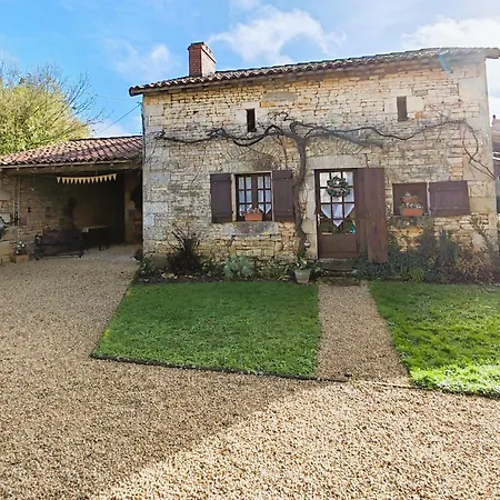 1 Bed - Sleeps 2 - Pool - Parking - Wifi