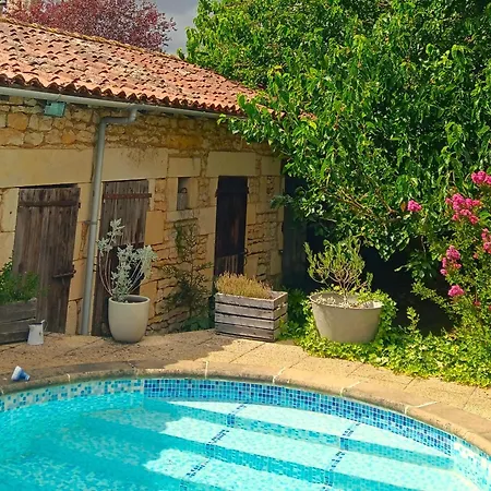 Holiday home 1 Bed - Sleeps 2 - Pool - Parking - Wifi