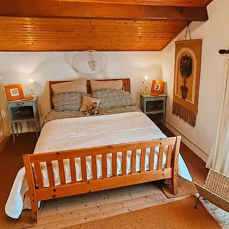 1 Bed - Sleeps 2 - Pool - Parking - Wifi בית נופש *