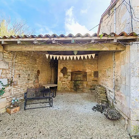 1 Bed - Sleeps 2 - Pool - Parking - Wifi