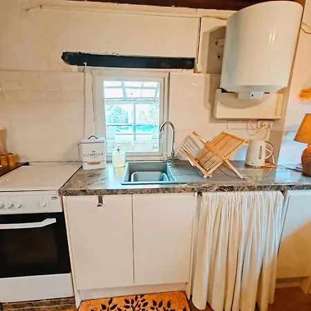 1 Bed - Sleeps 2 - Pool - Parking - Wifi *